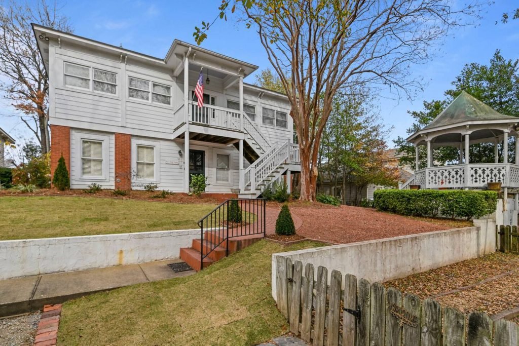 Red Bluff Cottage Breakfast Main View