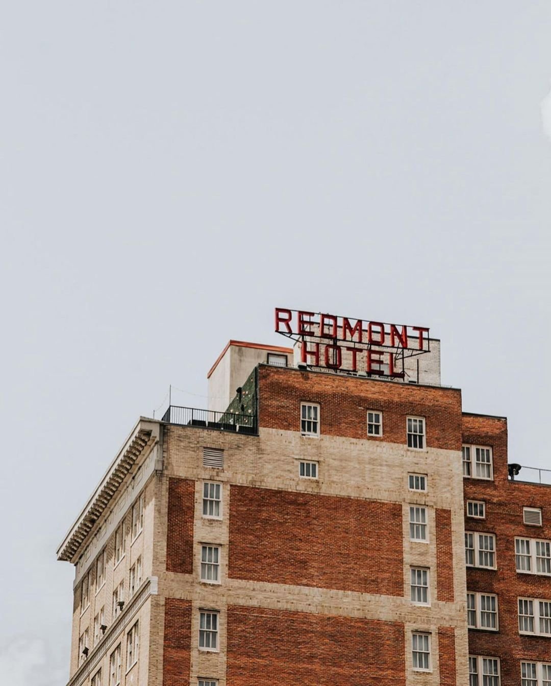 Redmont Hotel Birmingham, Curio Collection By Hilton Breakfast Main View
